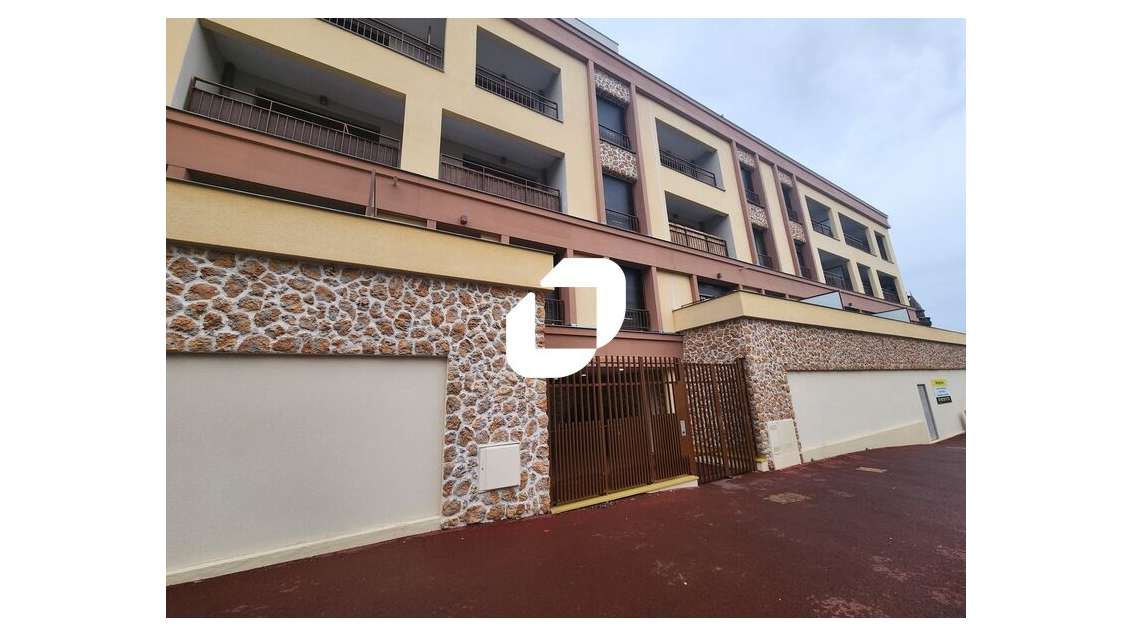 A louer Local commercial 202m² Saint cyr l'ecole
