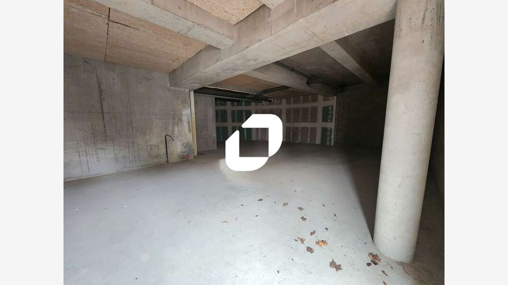 A louer Local commercial 202m² Saint cyr l'ecole