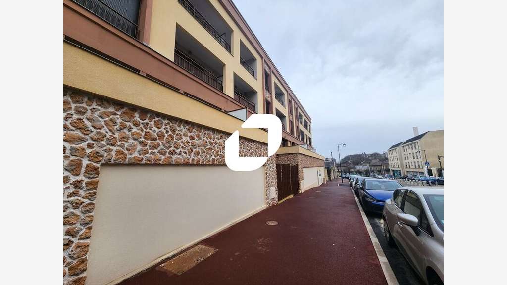 A louer Local commercial 202m² Saint cyr l'ecole