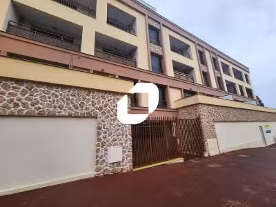 A louer Local commercial 202m² Saint cyr l'ecole