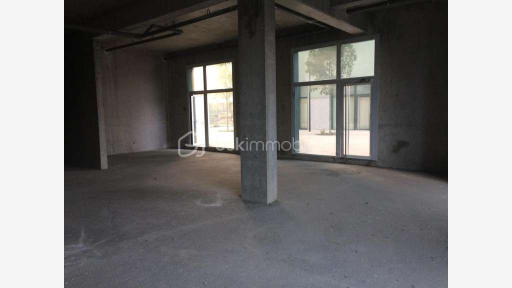 A louer local commercial de 118m² à Saint Denis