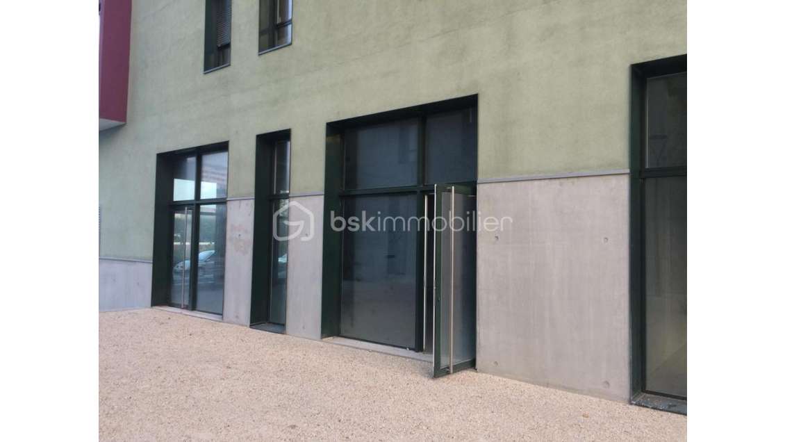 A louer local commercial de 118m² à Saint Denis 