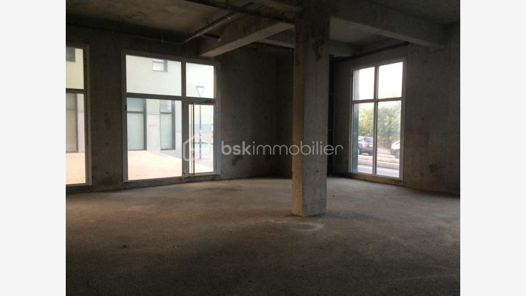 A louer local commercial de 118m² à Saint Denis