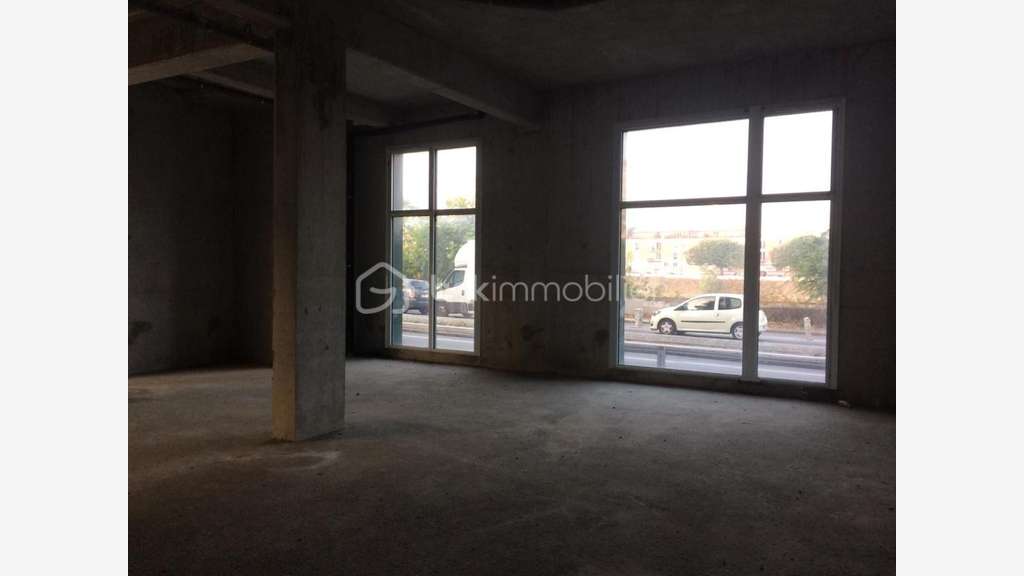 A louer local commercial de 118m² à Saint Denis
