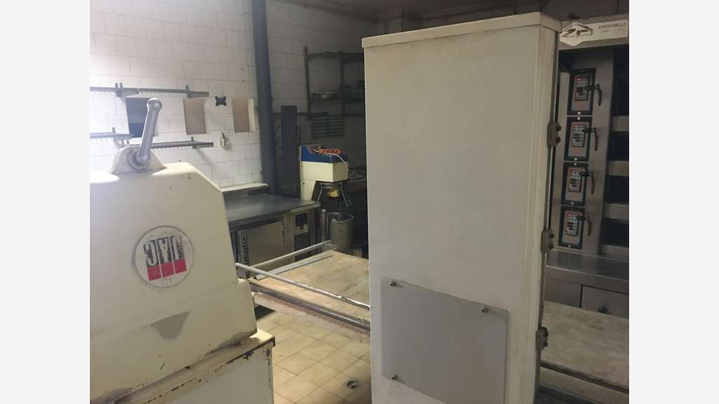 Location 80m² avec pas de porte à Saint-Denis