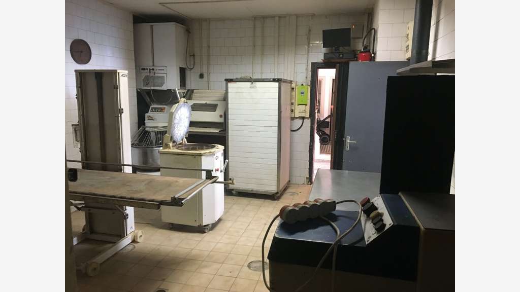 Location 80m² avec pas de porte à Saint-Denis