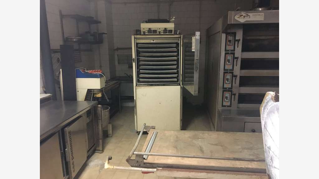 Location 80m² avec pas de porte à Saint-Denis