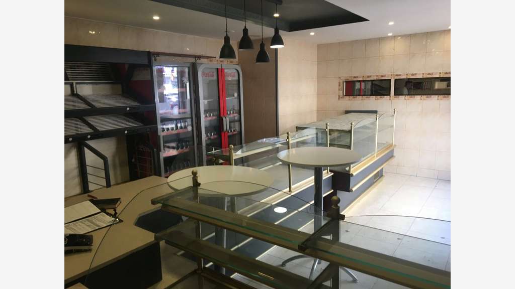 Location 80m² avec pas de porte à Saint-Denis