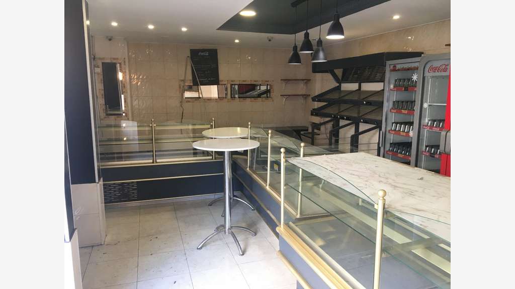 Location 80m² avec pas de porte à Saint-Denis