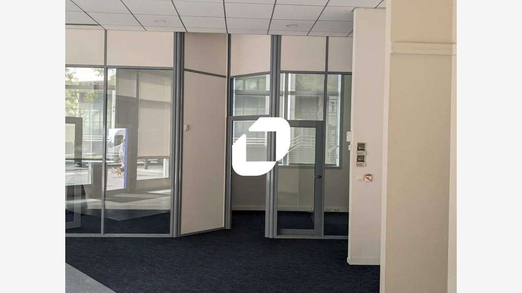 A louer Local commercial 141m² Saint denis
