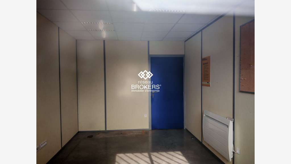 A louer cellule commerciale 690m² Saint Doulchard