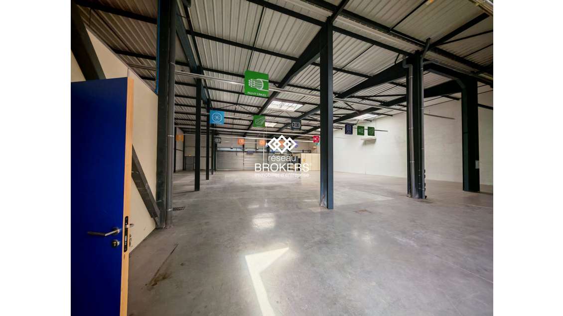 A louer cellule commerciale 690m² Saint Doulchard