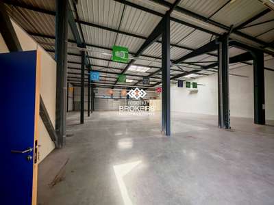 A louer cellule commerciale 690m² Saint Doulchard