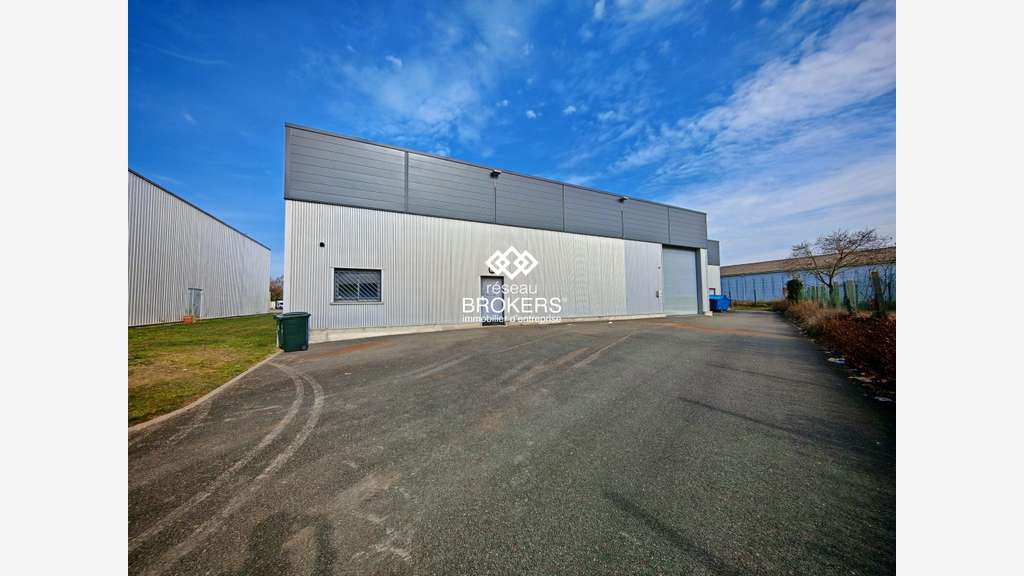 A louer cellule commerciale 690m² Saint Doulchard