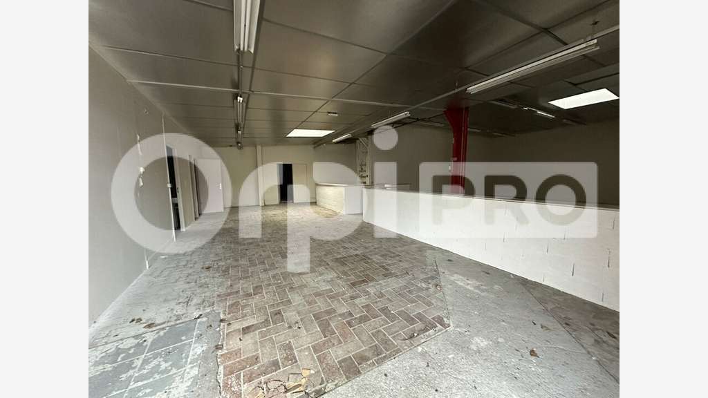 Loue local commercial de 1232m² à Montluçon