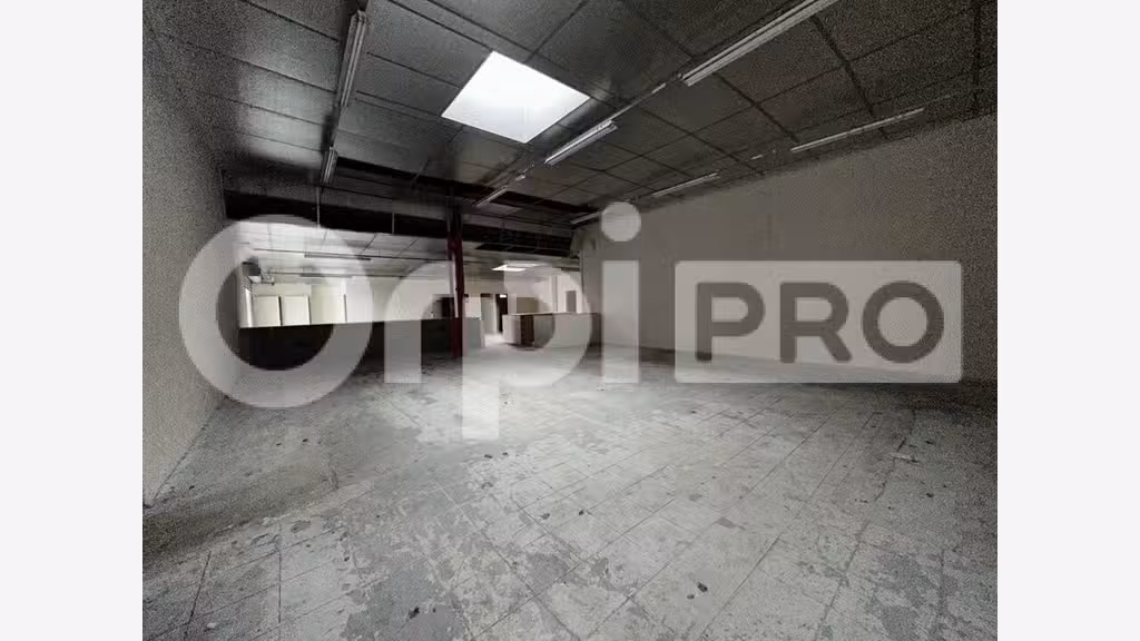 Loue local commercial de 1232m² à Montluçon