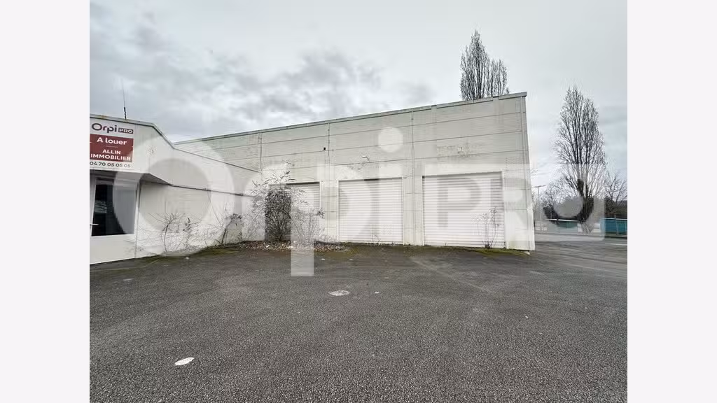 Loue local commercial de 1232m² à Montluçon