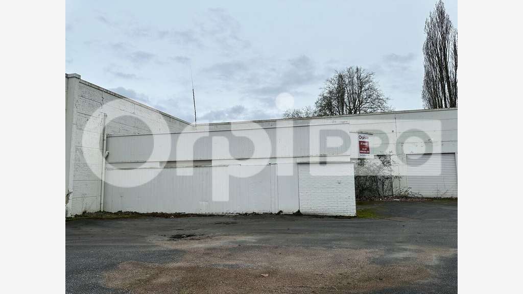 Loue local commercial de 1232m² à Montluçon