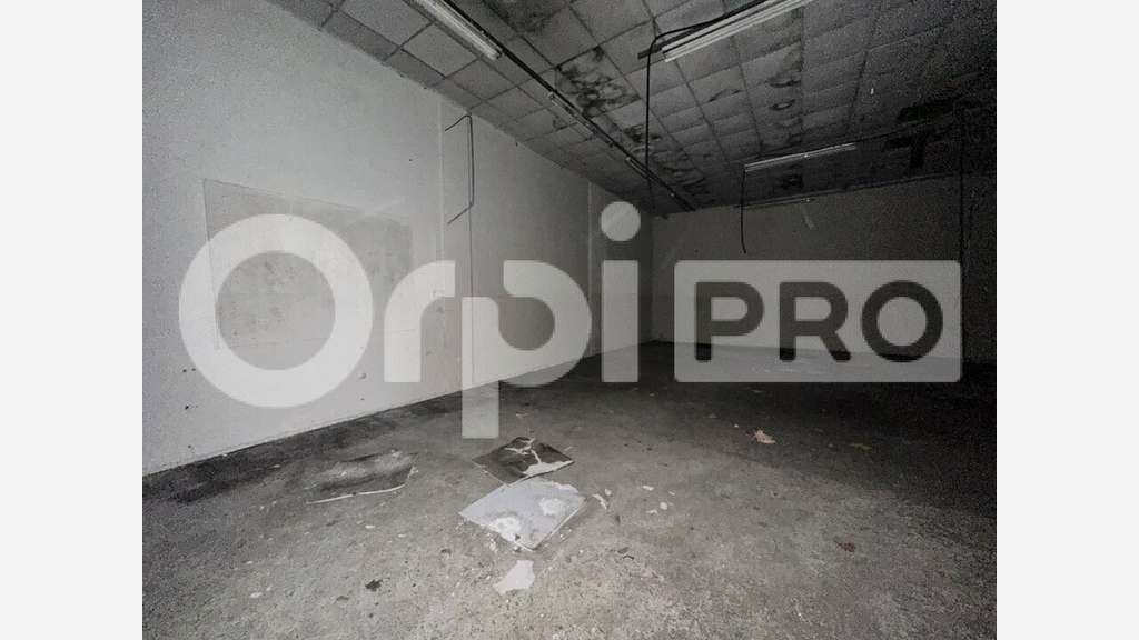 Loue local commercial de 1232m² à Montluçon