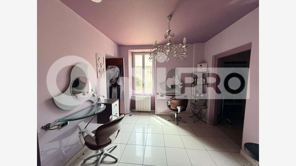 Local coiffure 61m² à louer à Saint-Éloy-les-Mines