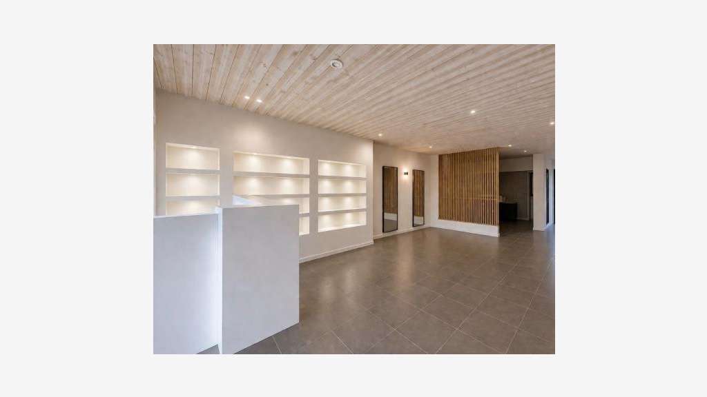 A louer local commercial de 97m² à Saint-Estève