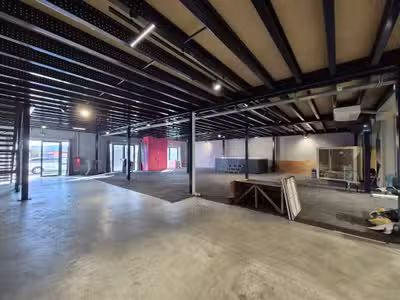 Local commercial 150 m² Saint-Esteve