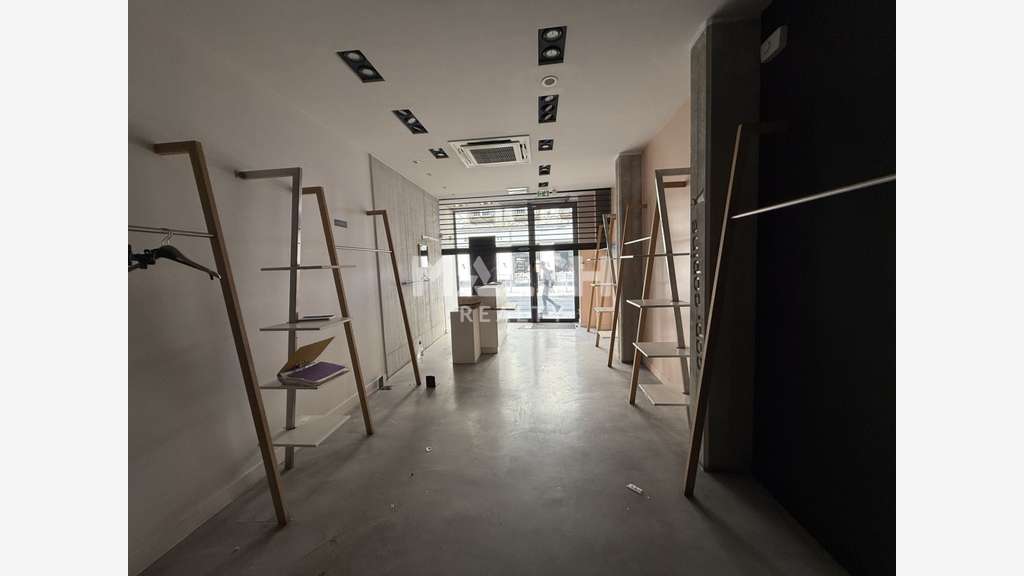 Local commercial 81m² empl N° 1 à Saint-Étienne