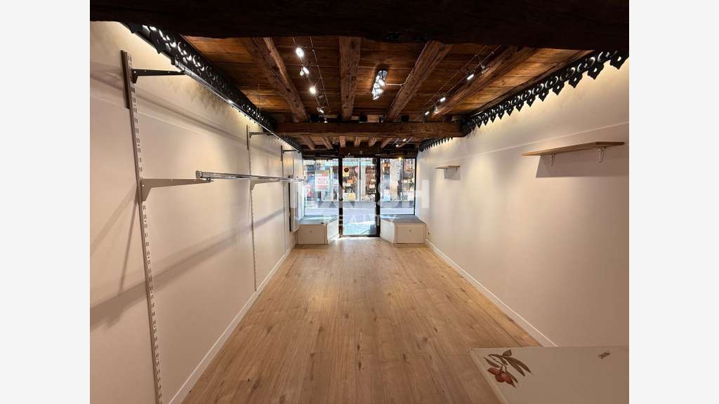 A louer local 30m² quartier commerçant St Etienne