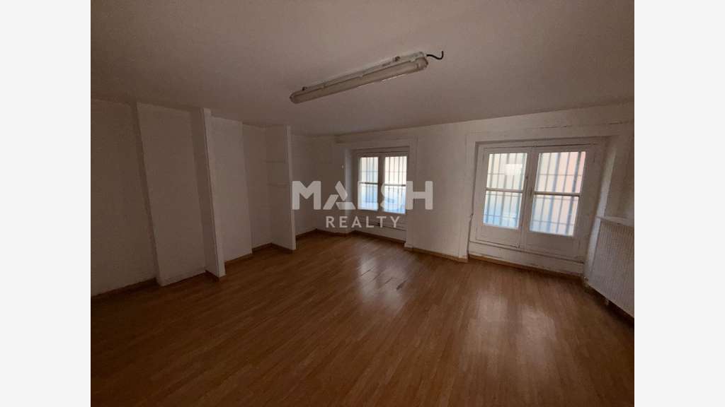 A louer local 240m² avec cave  à Saint-Étienne