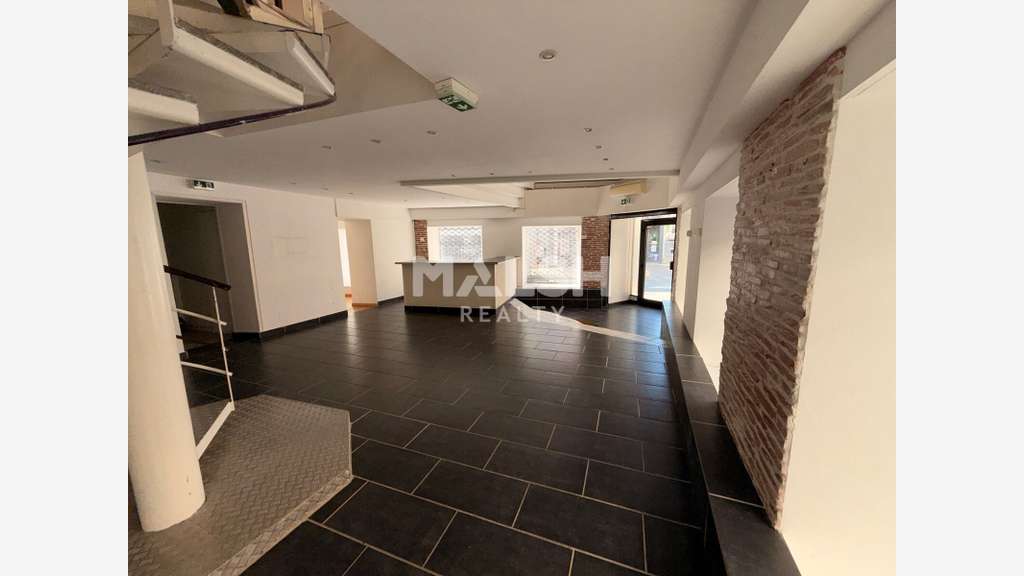 A louer local 240m² avec cave  à Saint-Étienne