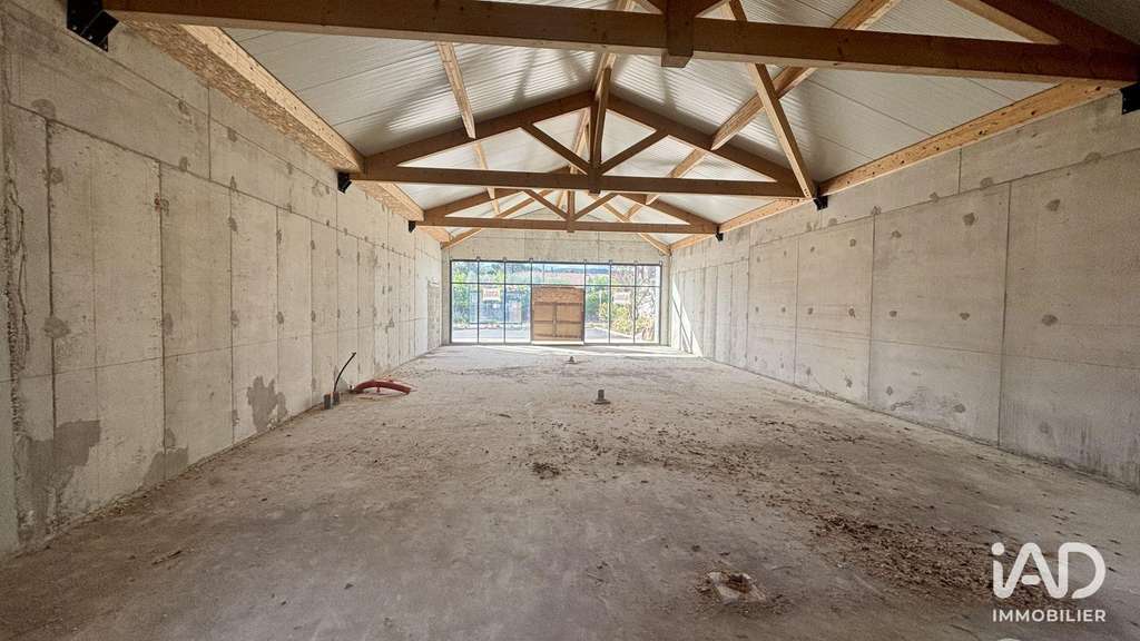 A louer local 142m² à Saint-Étienne-de-Fontbellon