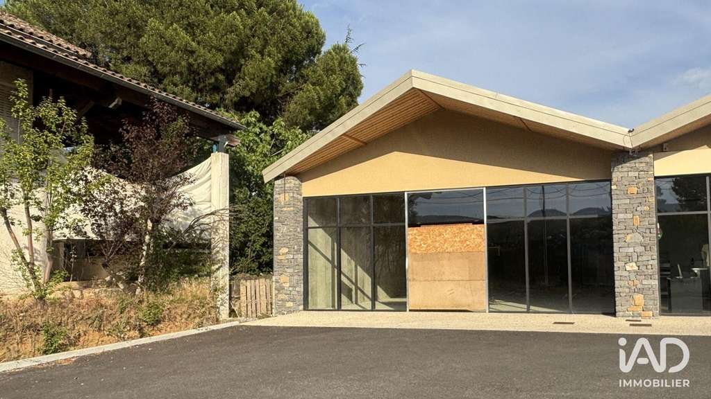 A louer local 142m² à Saint-Étienne-de-Fontbellon