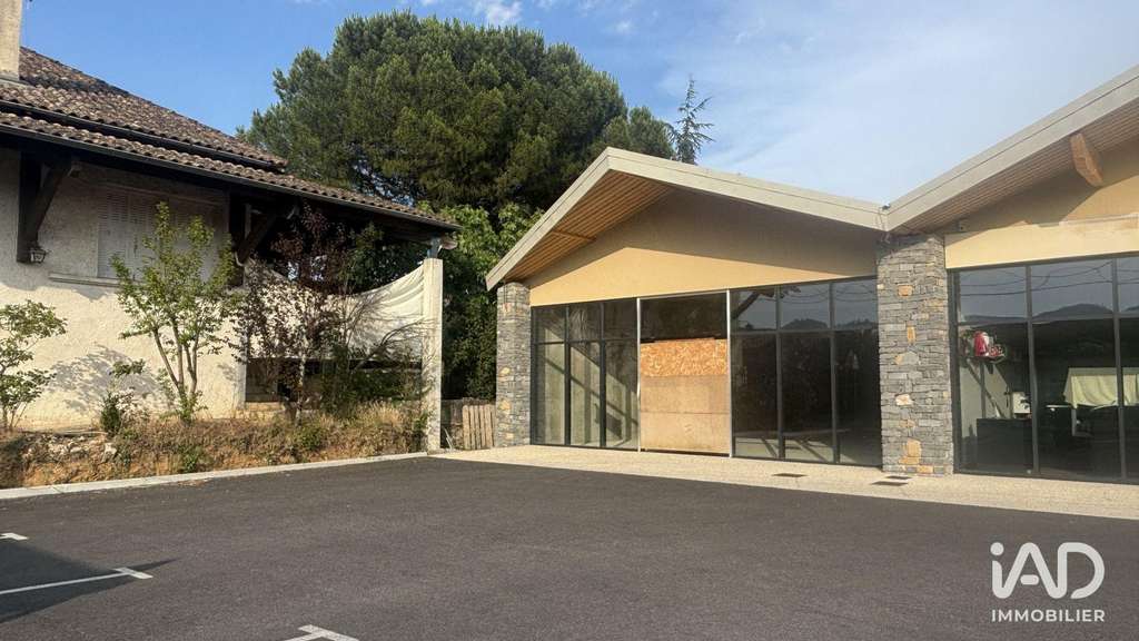 A louer local 142m² à Saint-Étienne-de-Fontbellon