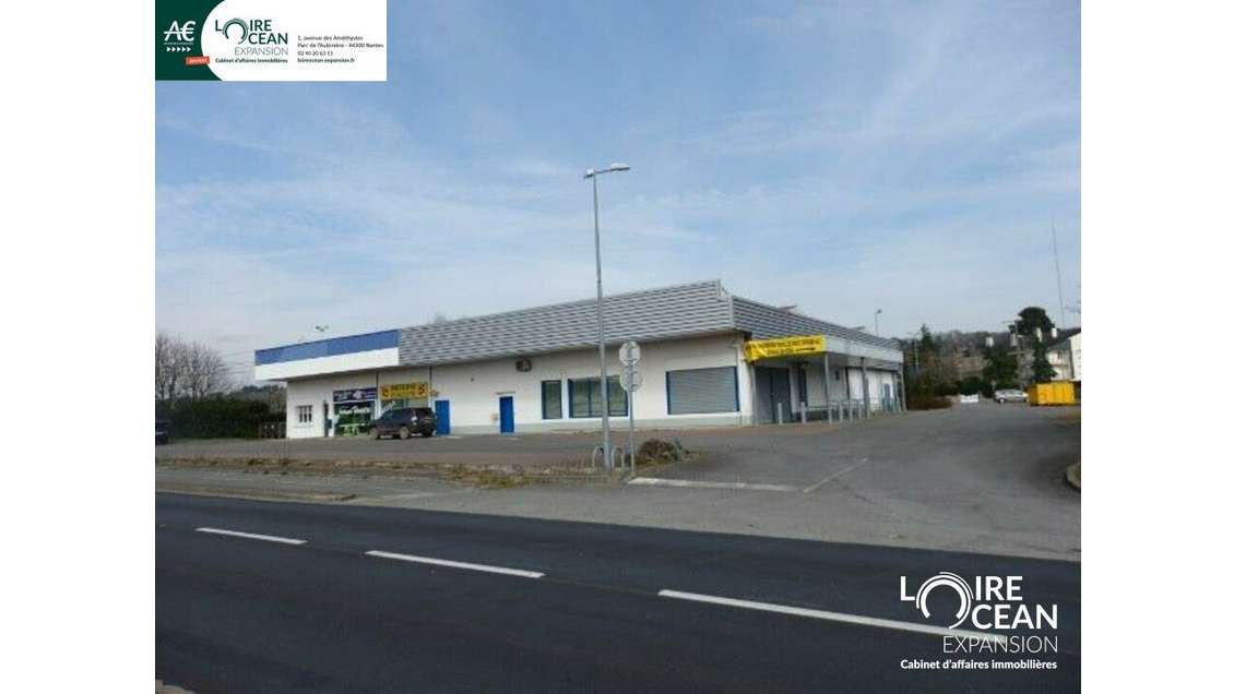 A louer local 980m² à Saint-Étienne-de-Montluc