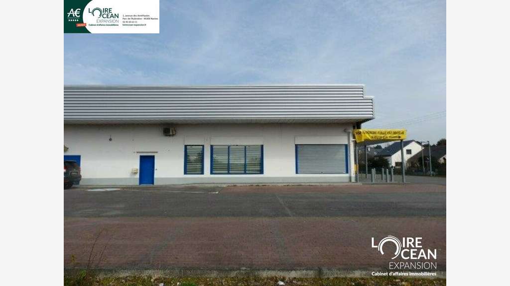 A louer local 980m² à Saint-Étienne-de-Montluc