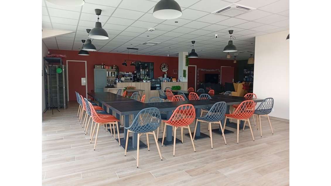 A louer très beau local à Saint-Étienne-du-Bois