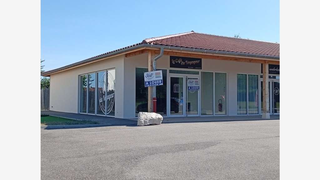 A louer très beau local à Saint-Étienne-du-Bois