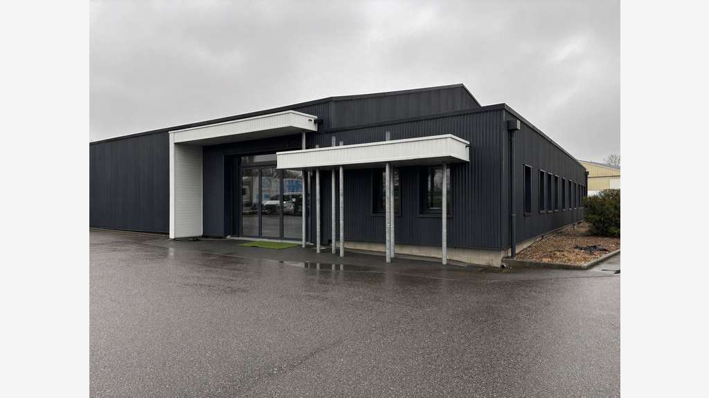 Loue local commercial 100m² St-Évarzec empl strat