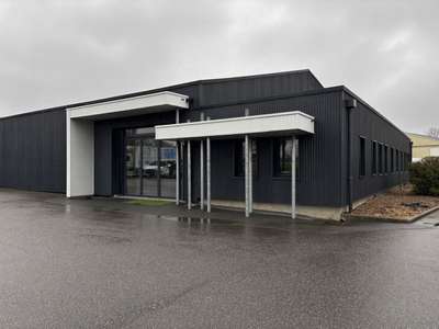 Loue local commercial 100m² St-Évarzec empl strat