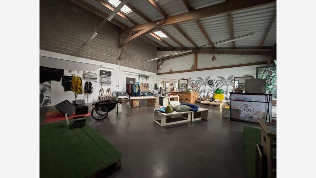 Loue local commercial 100m² St-Évarzec empl strat
