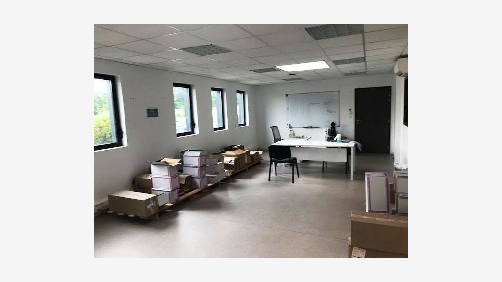 Loue local commercial 100m² St-Évarzec empl strat