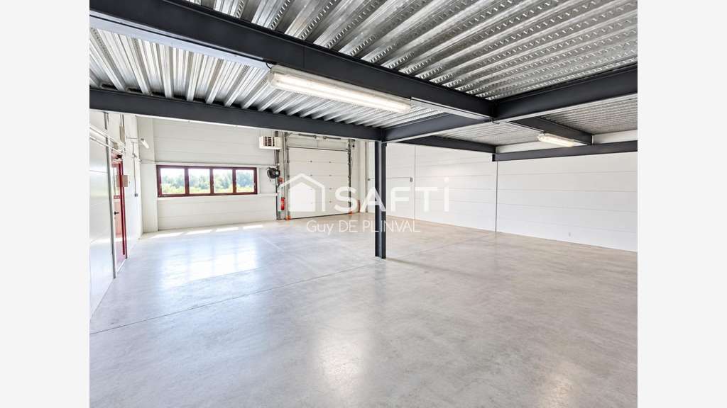 Loue local d'activité bureaux 256m² à Saint-Félix