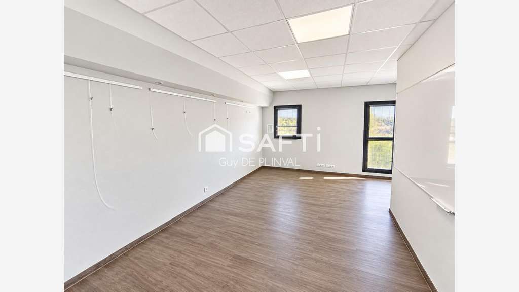 Loue local d'activité bureaux 256m² à Saint-Félix