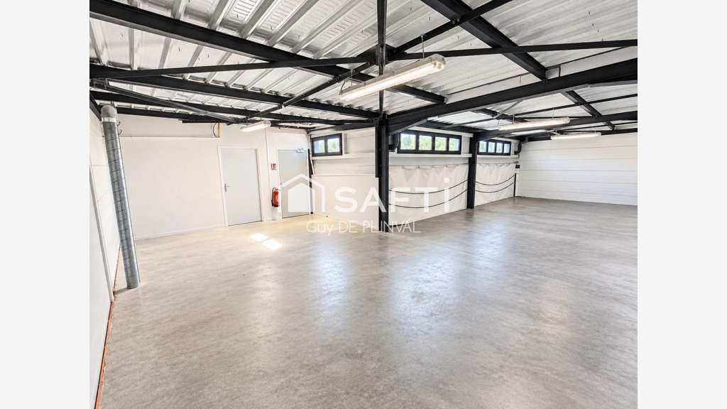 Loue local d'activité bureaux 256m² à Saint-Félix