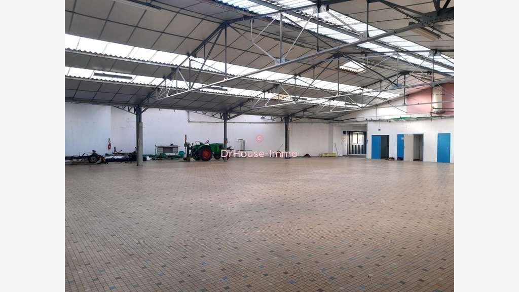Bâtiment d'activités 800m² à Saint-Florent-le-Viei