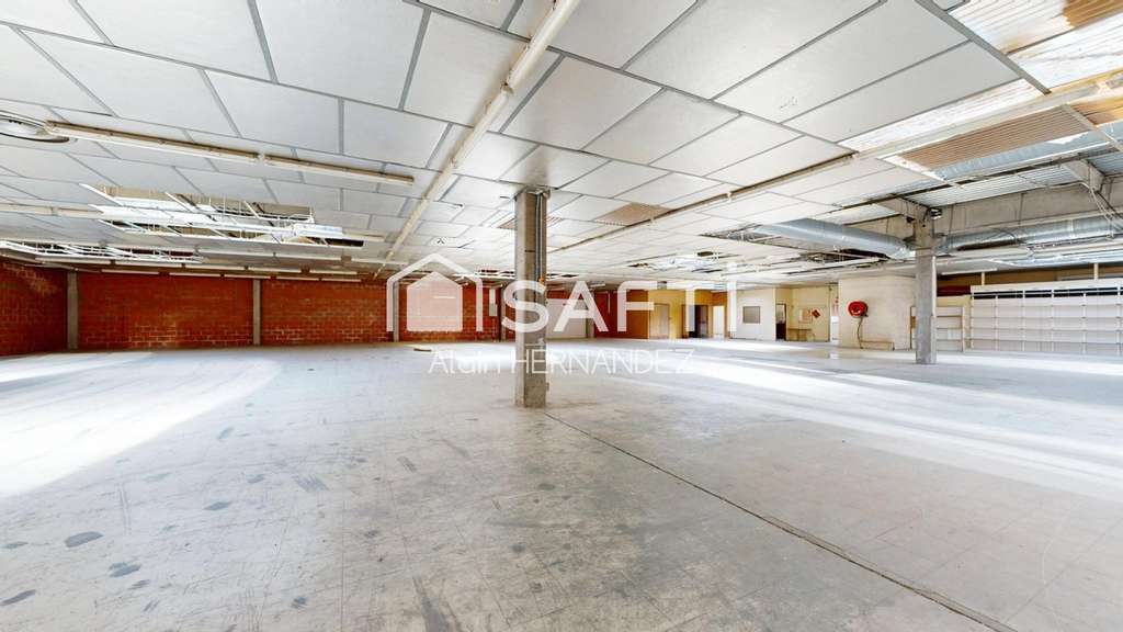 A louer bâtiment 1121m² accès PL à Saint-Gaudens