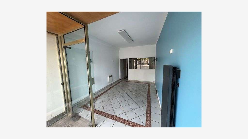 A louer local 36m² à Saint-Genis-Laval centre