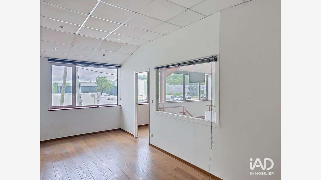 A louer local d’activité 646m² à Saint-Genis-Laval