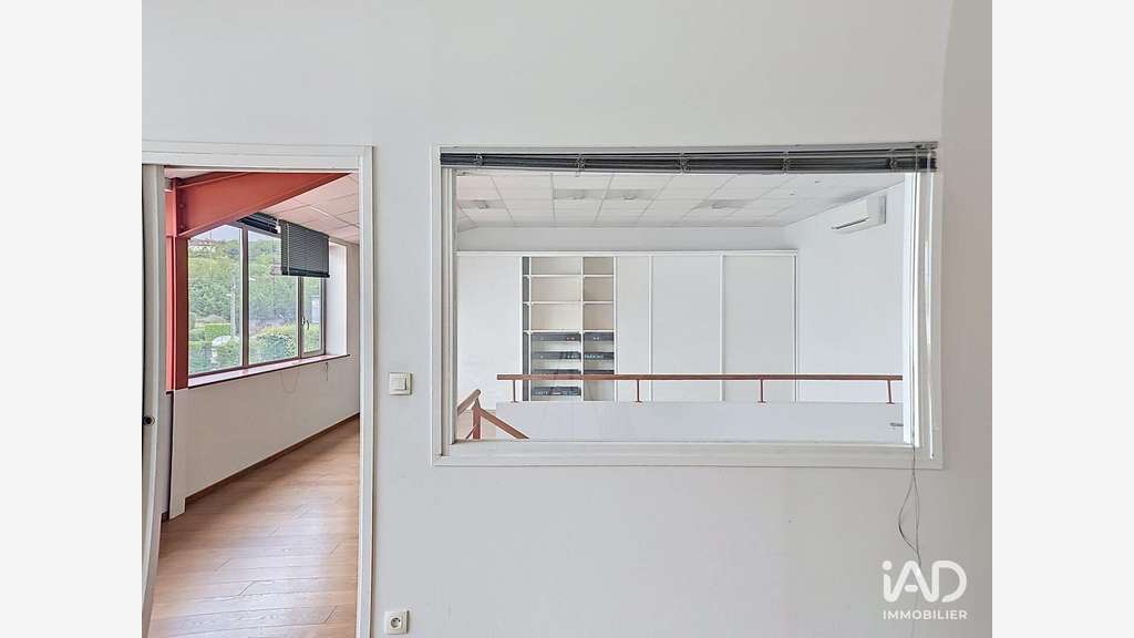 A louer local d’activité 646m² à Saint-Genis-Laval