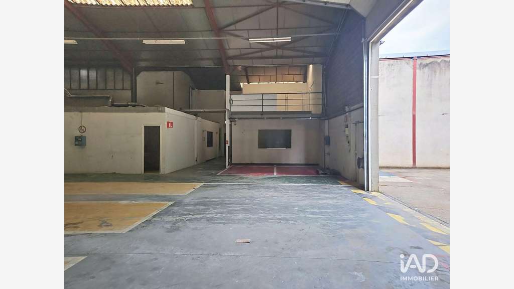 A louer local d’activité 646m² à Saint-Genis-Laval
